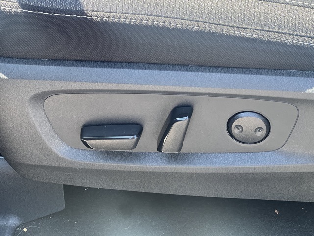 Vehicle image 13 of 25