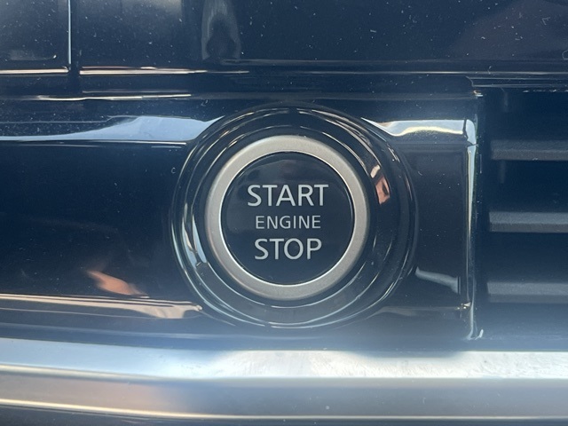 Vehicle image 12 of 25