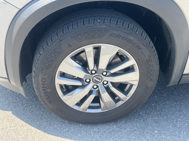 Vehicle image 22 of 25