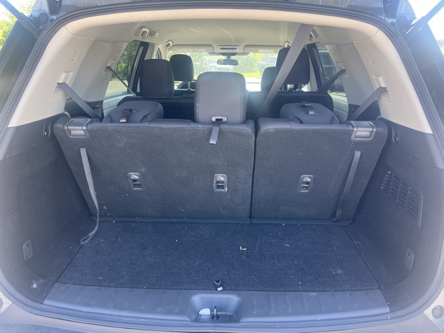 Vehicle image 21 of 25