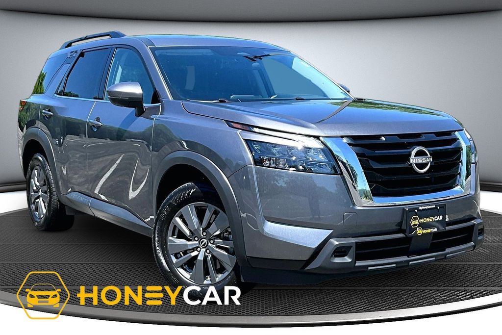 2024 Nissan Pathfinder SV Image 3 of 36