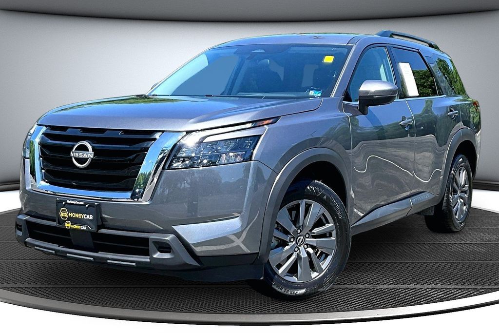 2024 Nissan Pathfinder SV Image 1 of 36