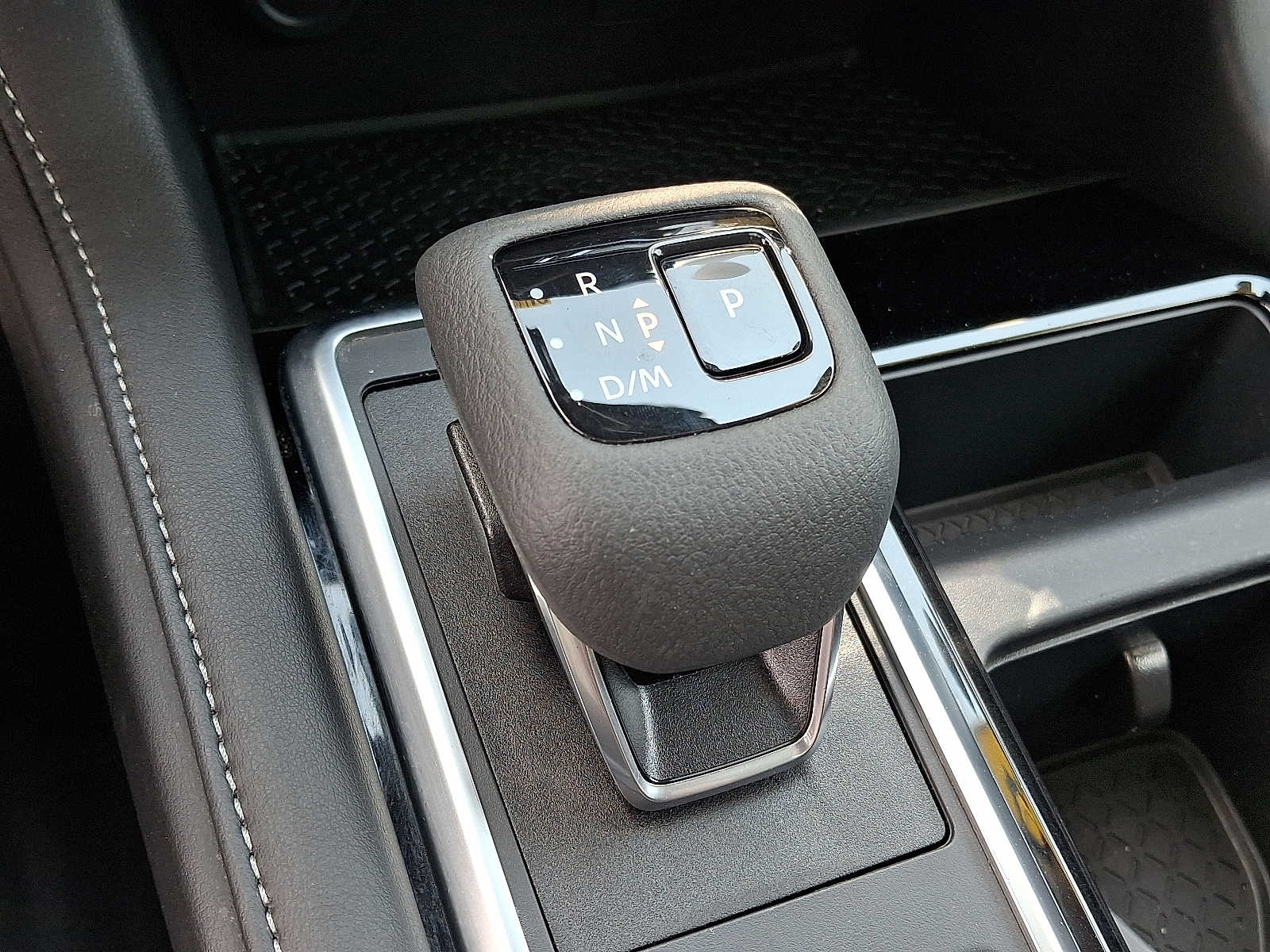 Vehicle image 25 of 33