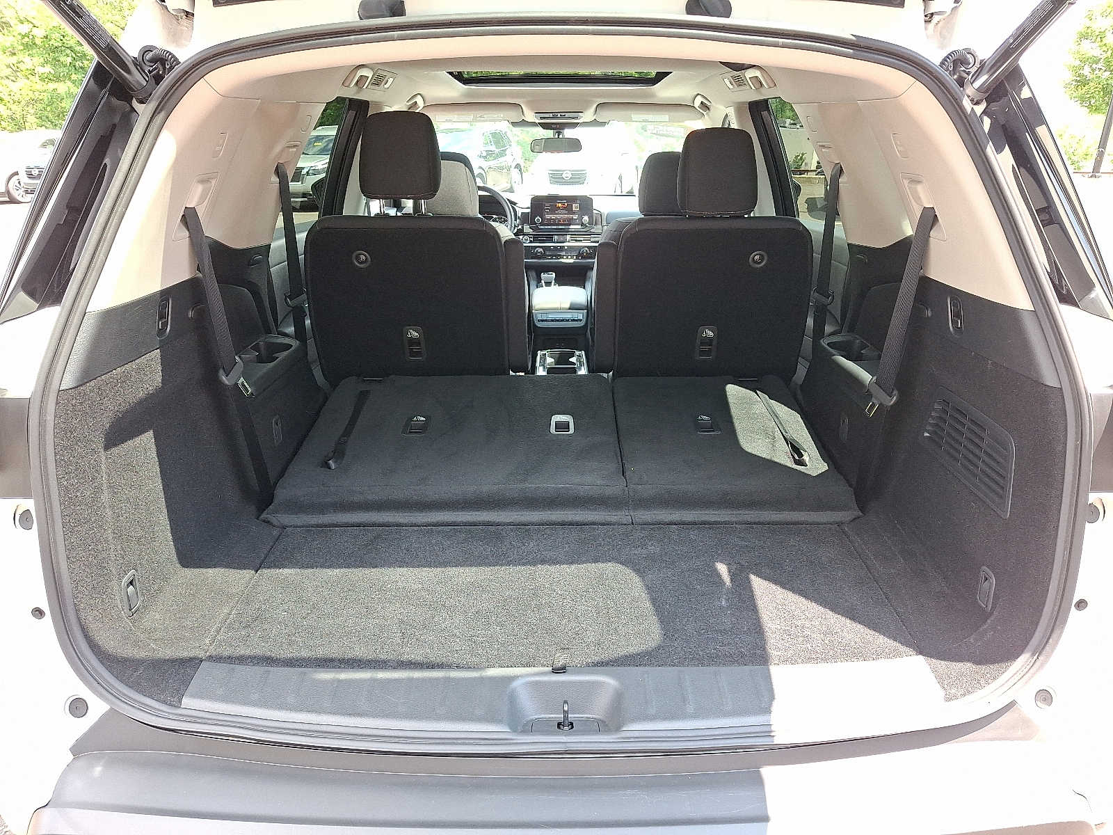 Vehicle image 10 of 33