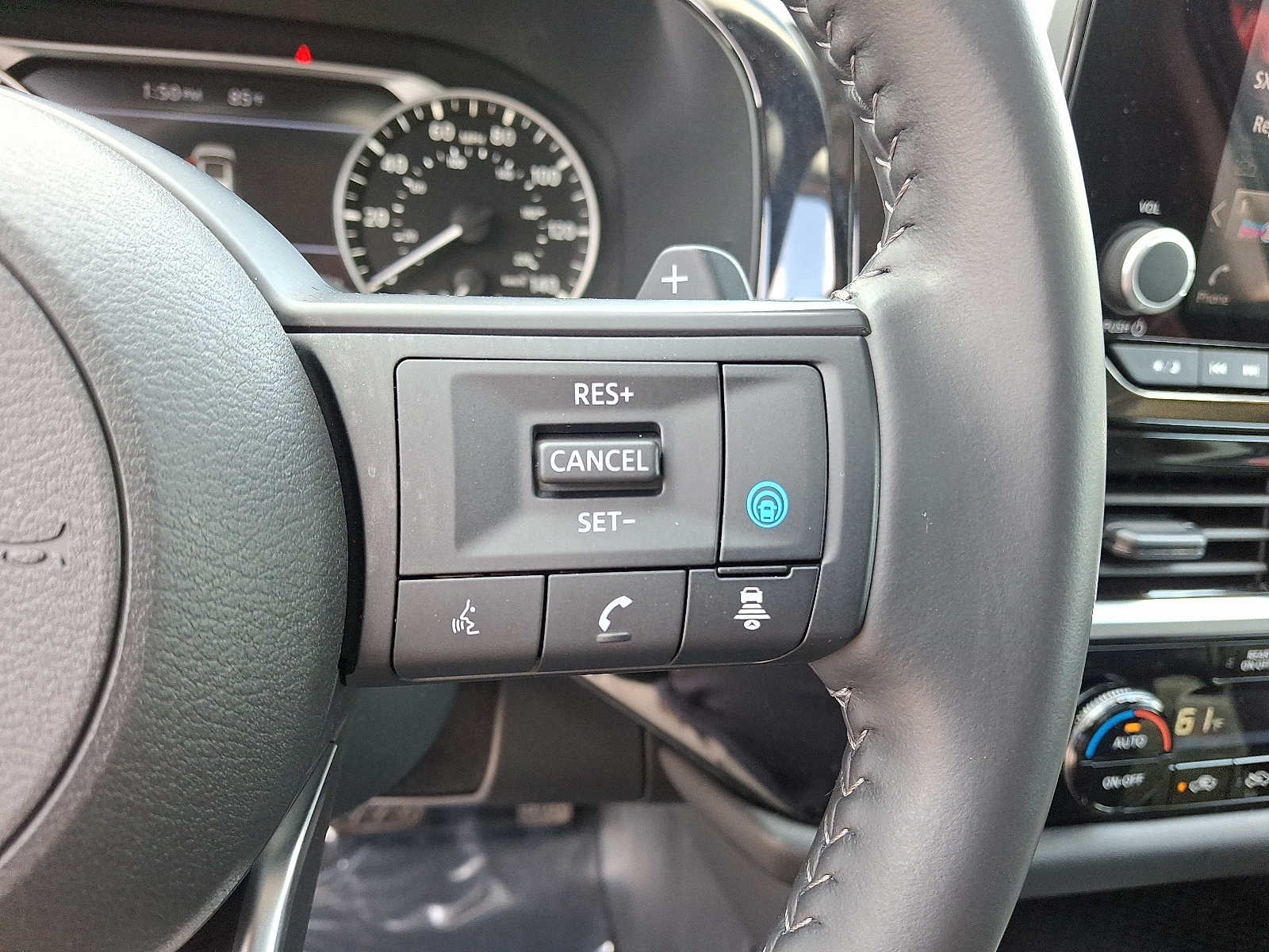 Vehicle image 28 of 33