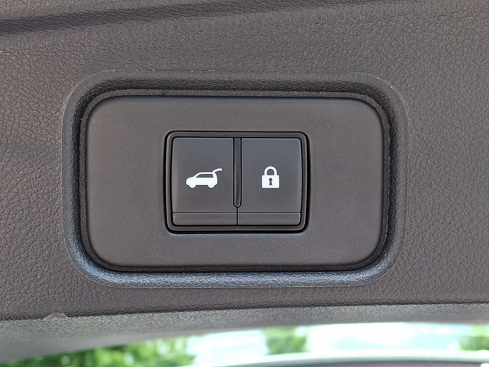 Vehicle image 22 of 33