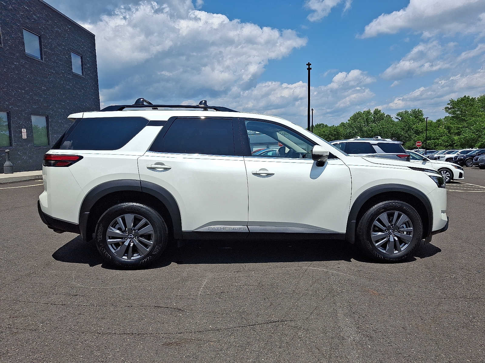 Vehicle image 4 of 33
