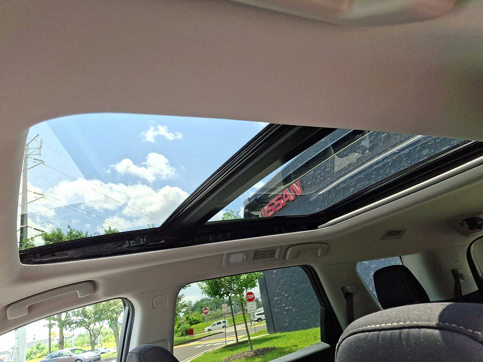 Vehicle image 14 of 33