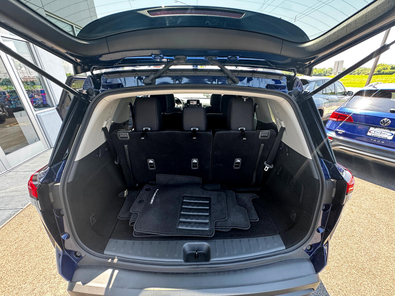 Vehicle image 11 of 71