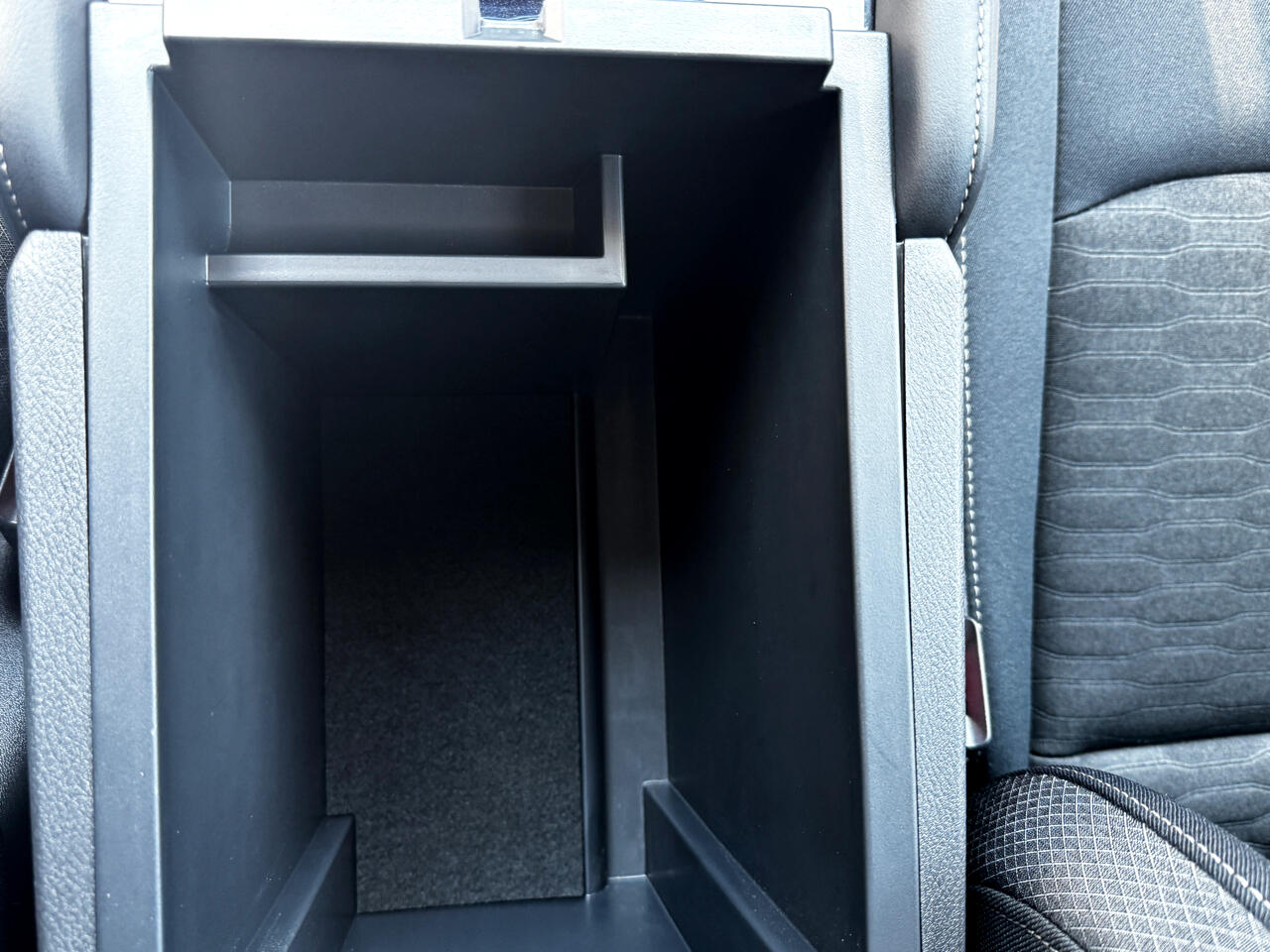 Vehicle image 41 of 71