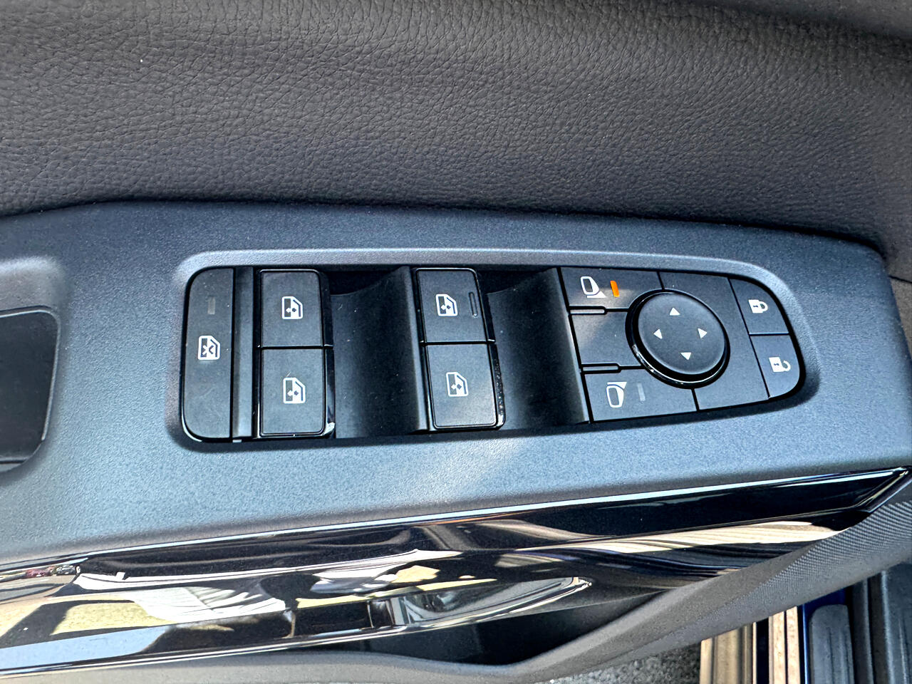 Vehicle image 47 of 71