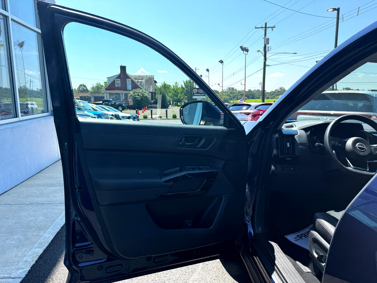 Vehicle image 25 of 71