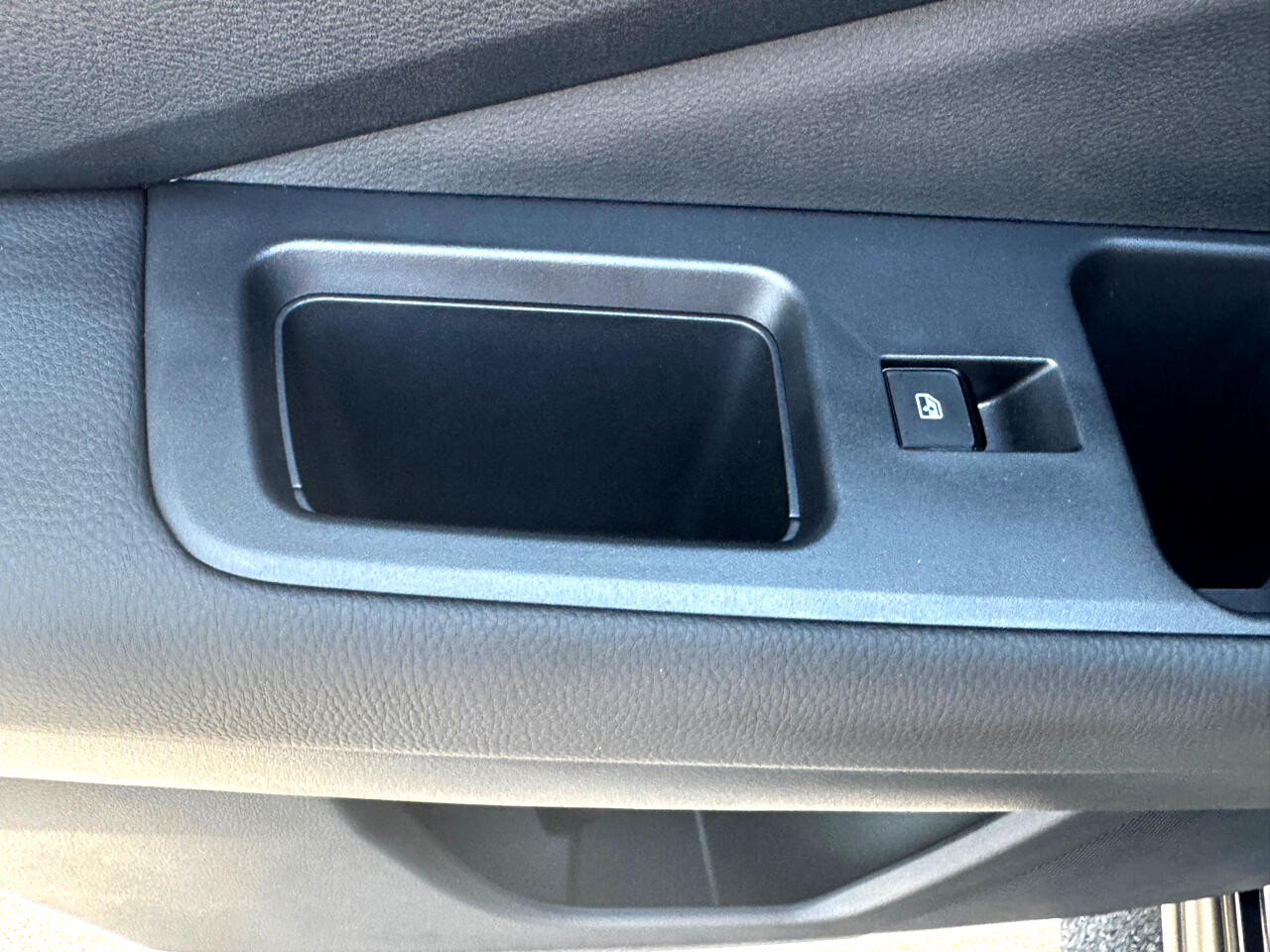 Vehicle image 39 of 71