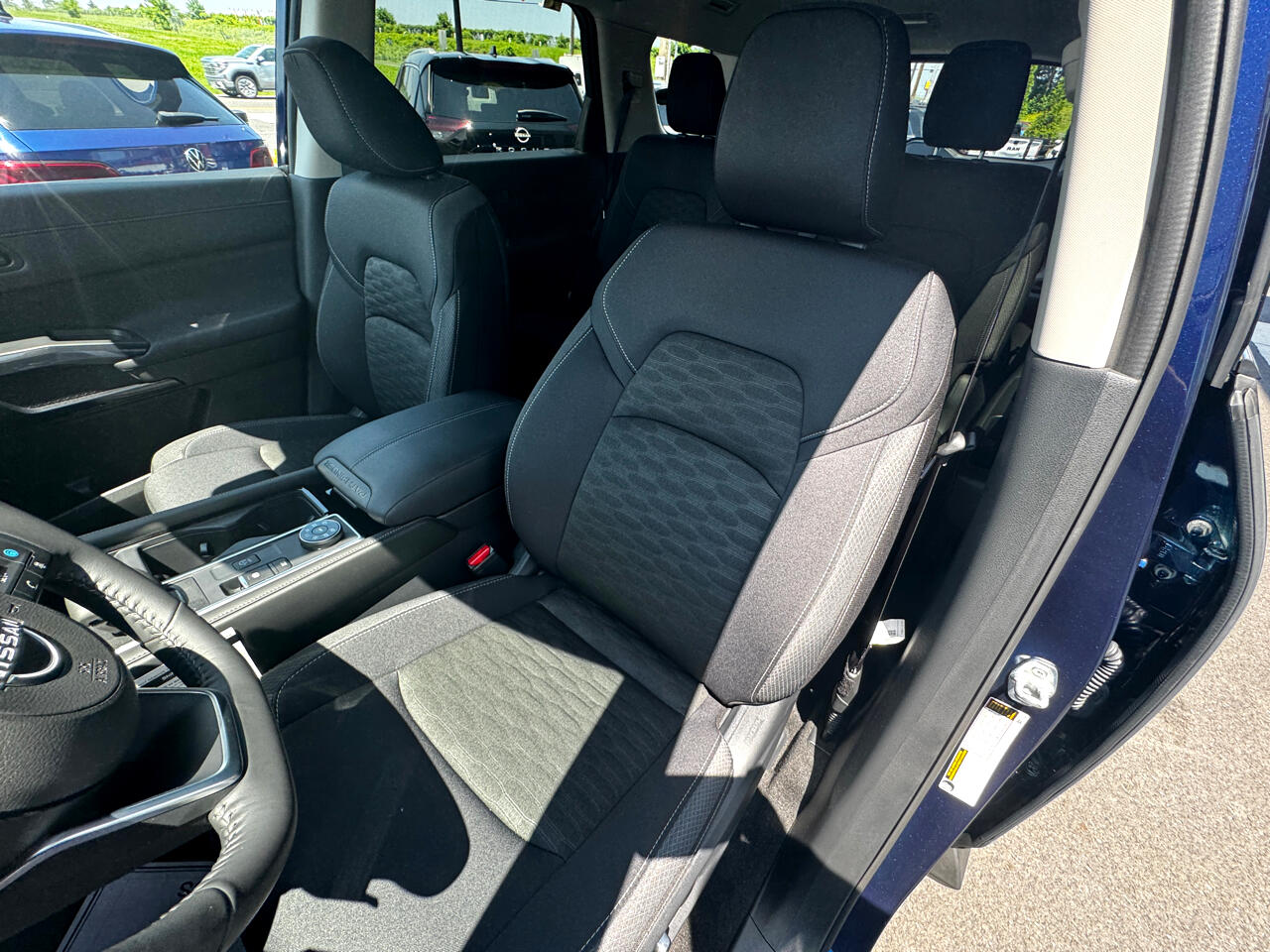 Vehicle image 16 of 71