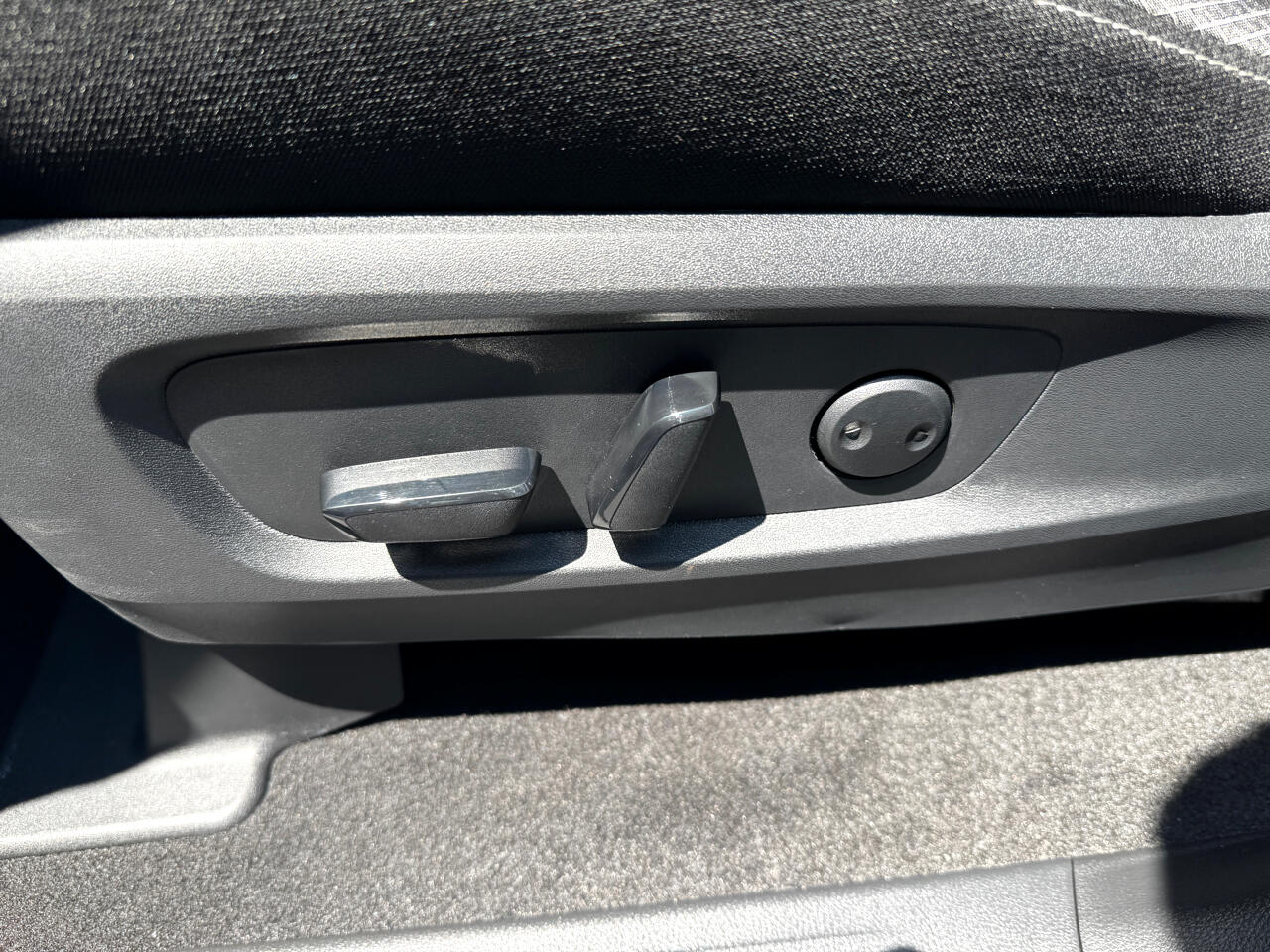 Vehicle image 56 of 71