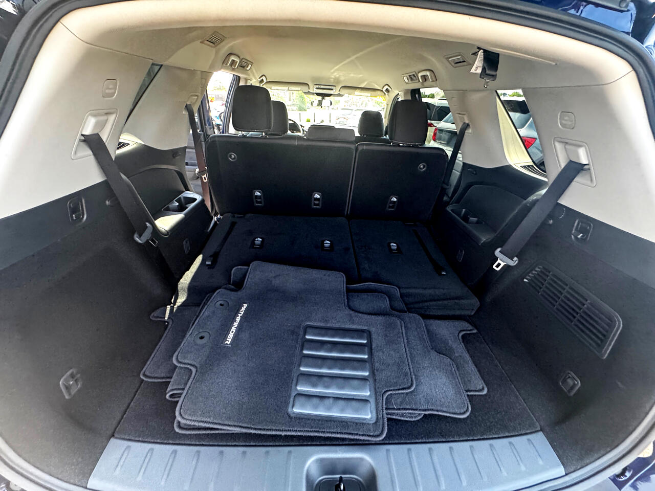 Vehicle image 10 of 71
