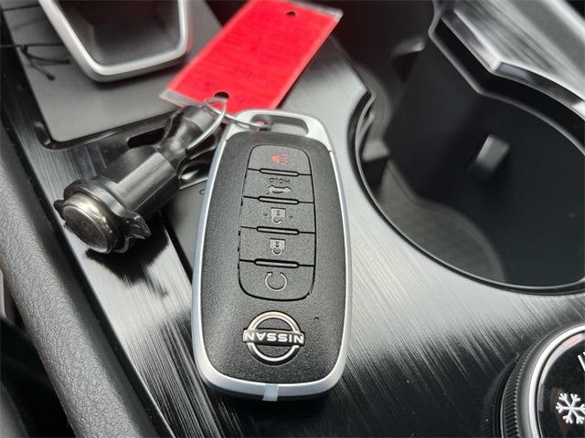 Vehicle image 32 of 35