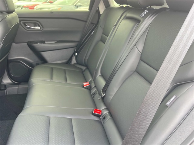Vehicle image 20 of 35