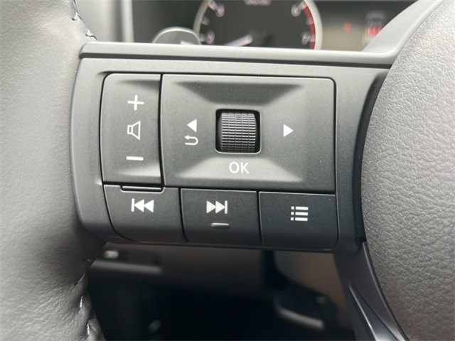 Vehicle image 27 of 35