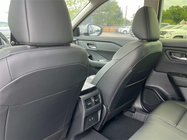Vehicle image 19 of 35