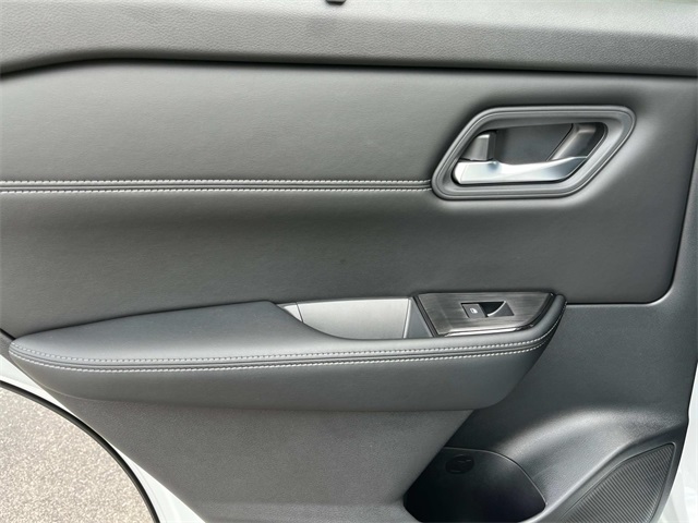 Vehicle image 18 of 35