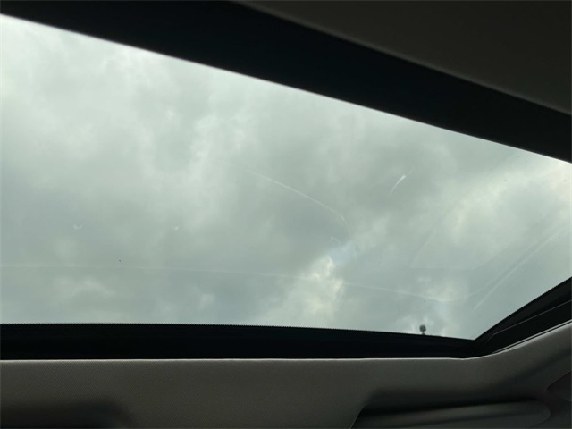 Vehicle image 16 of 35