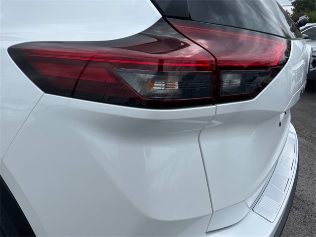 Vehicle image 10 of 35