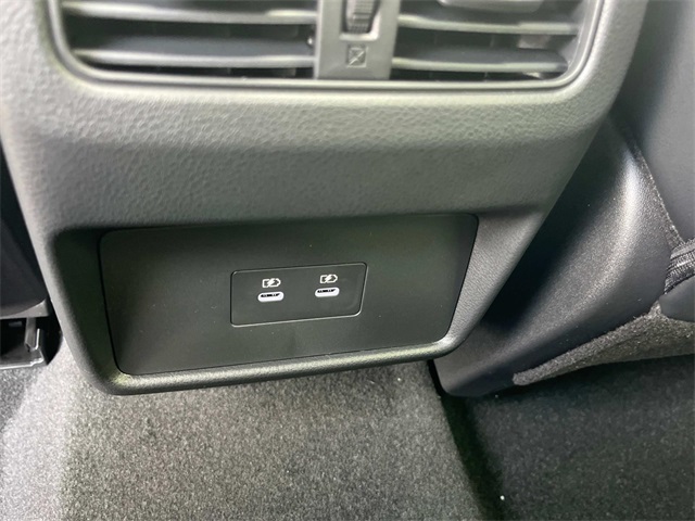 Vehicle image 17 of 35