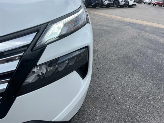 Vehicle image 9 of 35