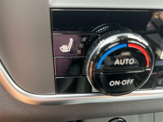 Vehicle image 33 of 35