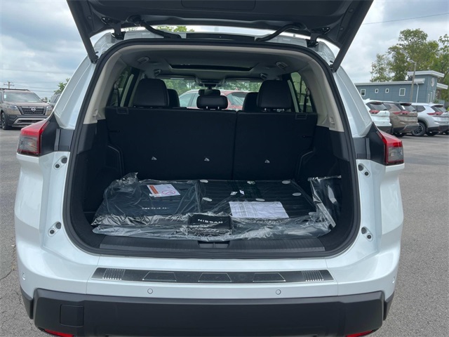 Vehicle image 21 of 35