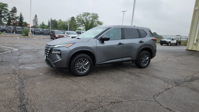 2024 Nissan Rogue S Image 2 of 42