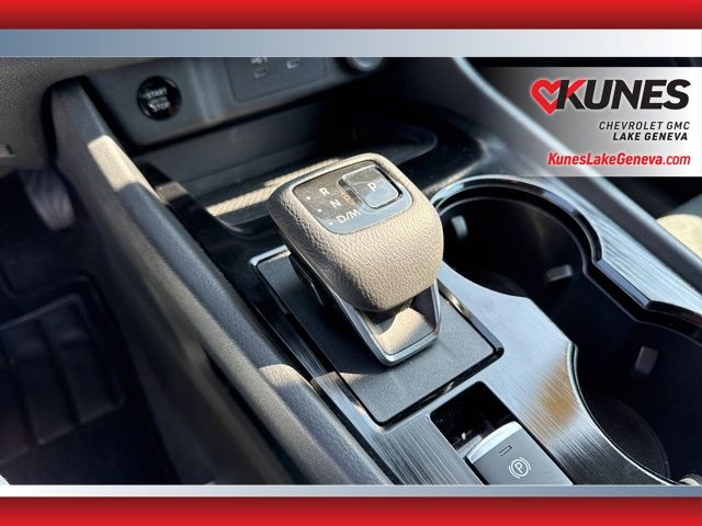 2024 Nissan Rogue S Image 13 of 31