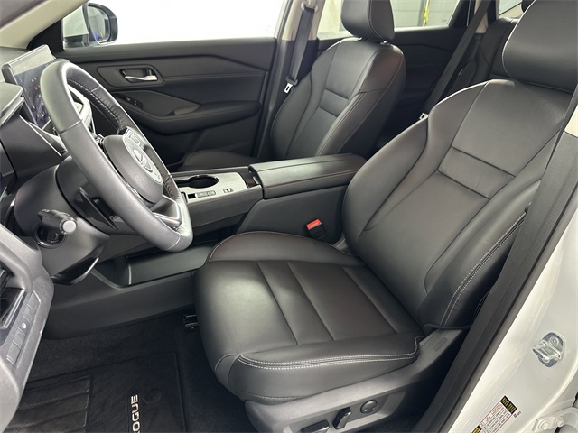 Vehicle image 10 of 41