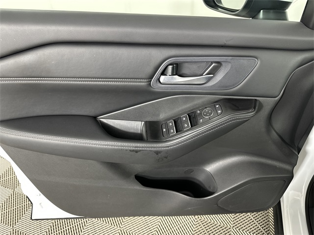 Vehicle image 8 of 41