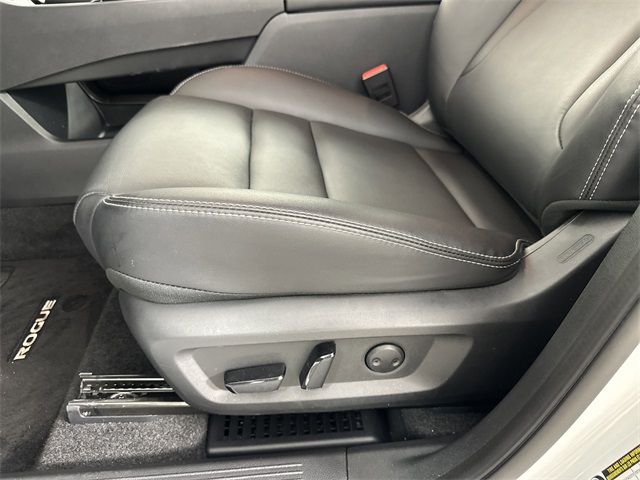 Vehicle image 11 of 41