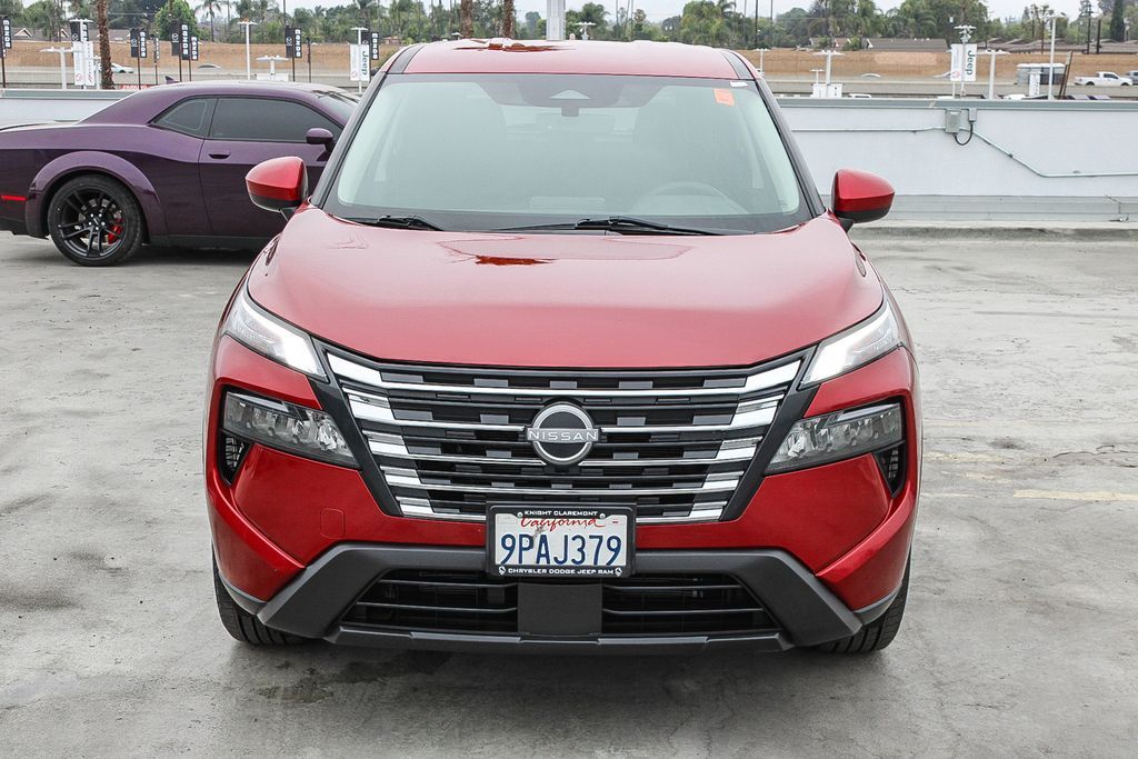 2024 Nissan Rogue SV Image 2 of 28