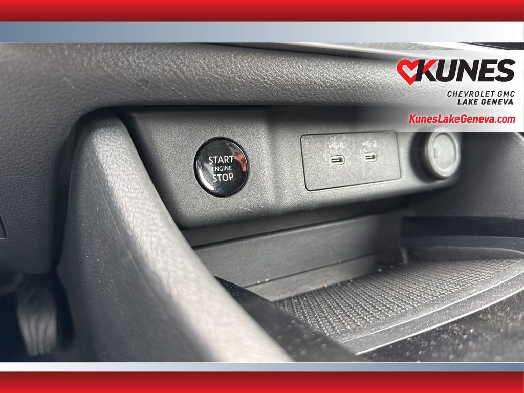 Vehicle image 33 of 53