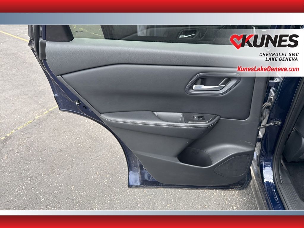 Vehicle image 27 of 53