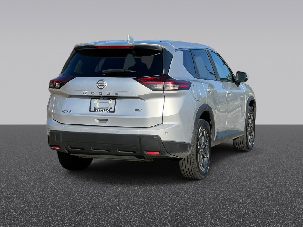 2024 Nissan Rogue SV Image 3 of 38