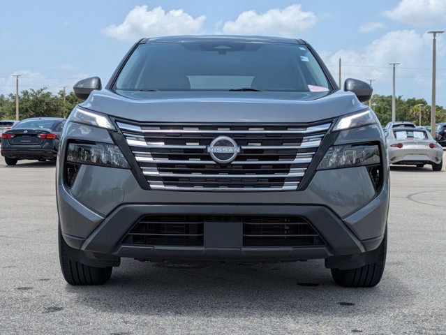 2024 Nissan Rogue SV Image 2 of 35