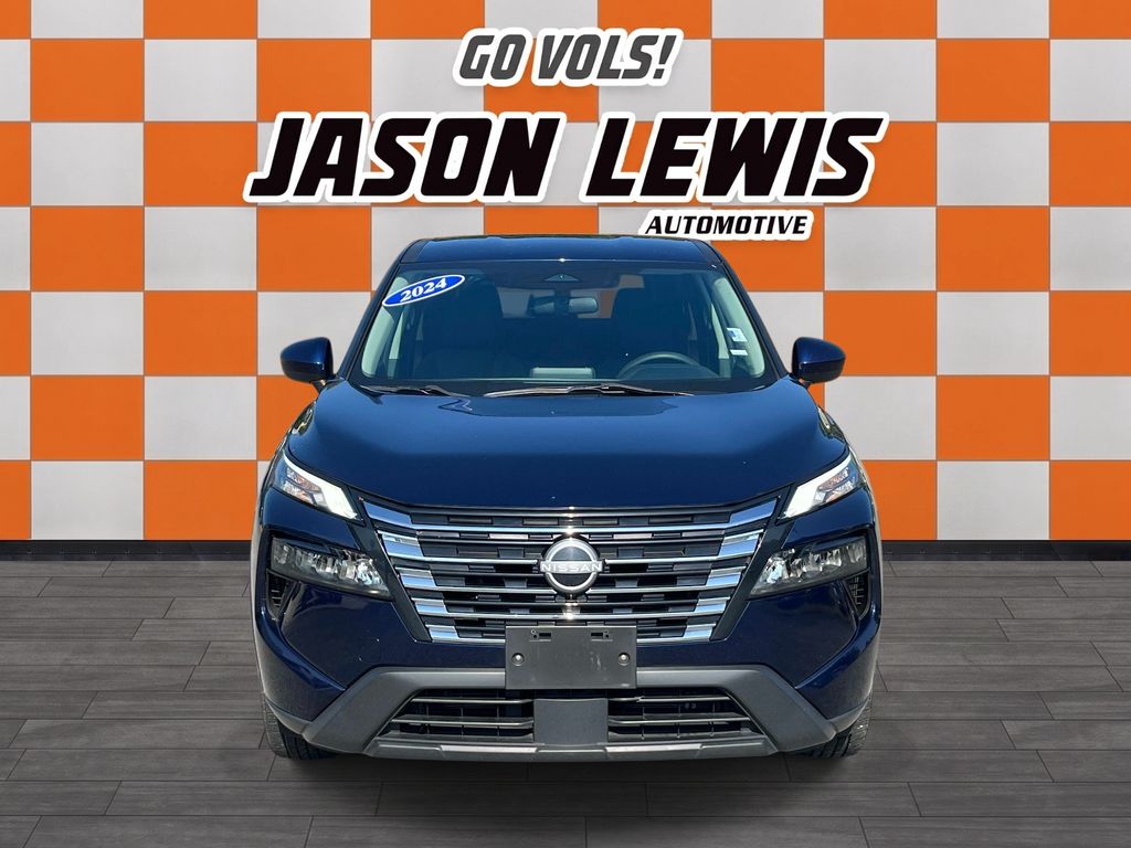 2024 Nissan Rogue SV Image 2 of 30