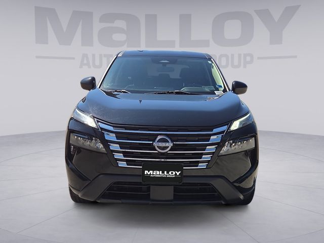 2024 Nissan Rogue SV Image 2 of 29