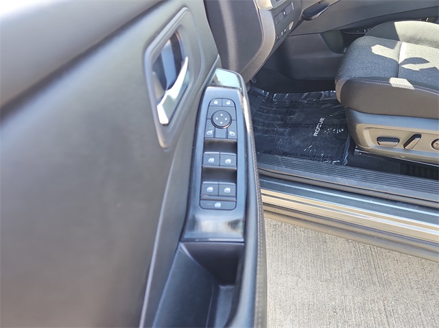 Vehicle image 11 of 20