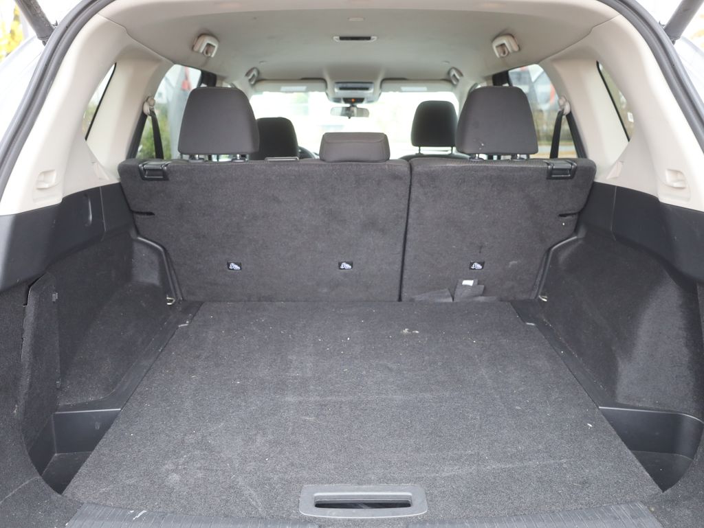 2024 Nissan Rogue SV Image 10 of 39