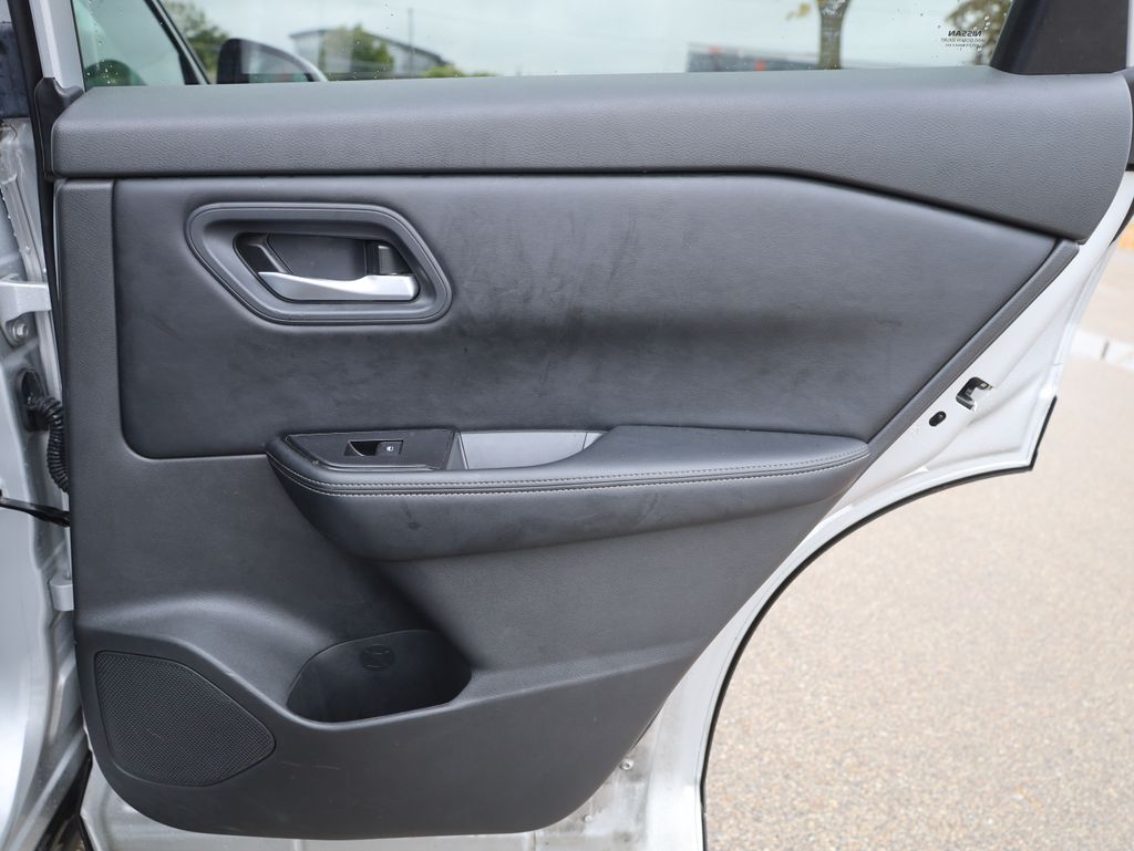 2024 Nissan Rogue SV Image 30 of 39