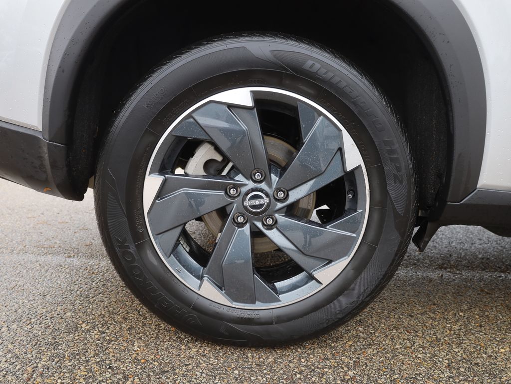 2024 Nissan Rogue SV Image 9 of 39