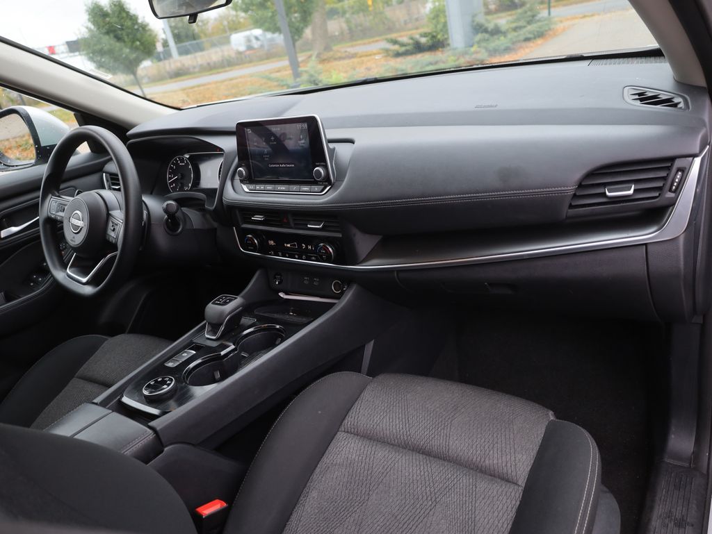 2024 Nissan Rogue SV Image 18 of 39