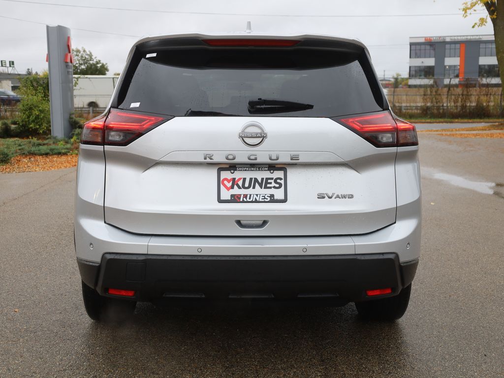 2024 Nissan Rogue SV Image 6 of 39