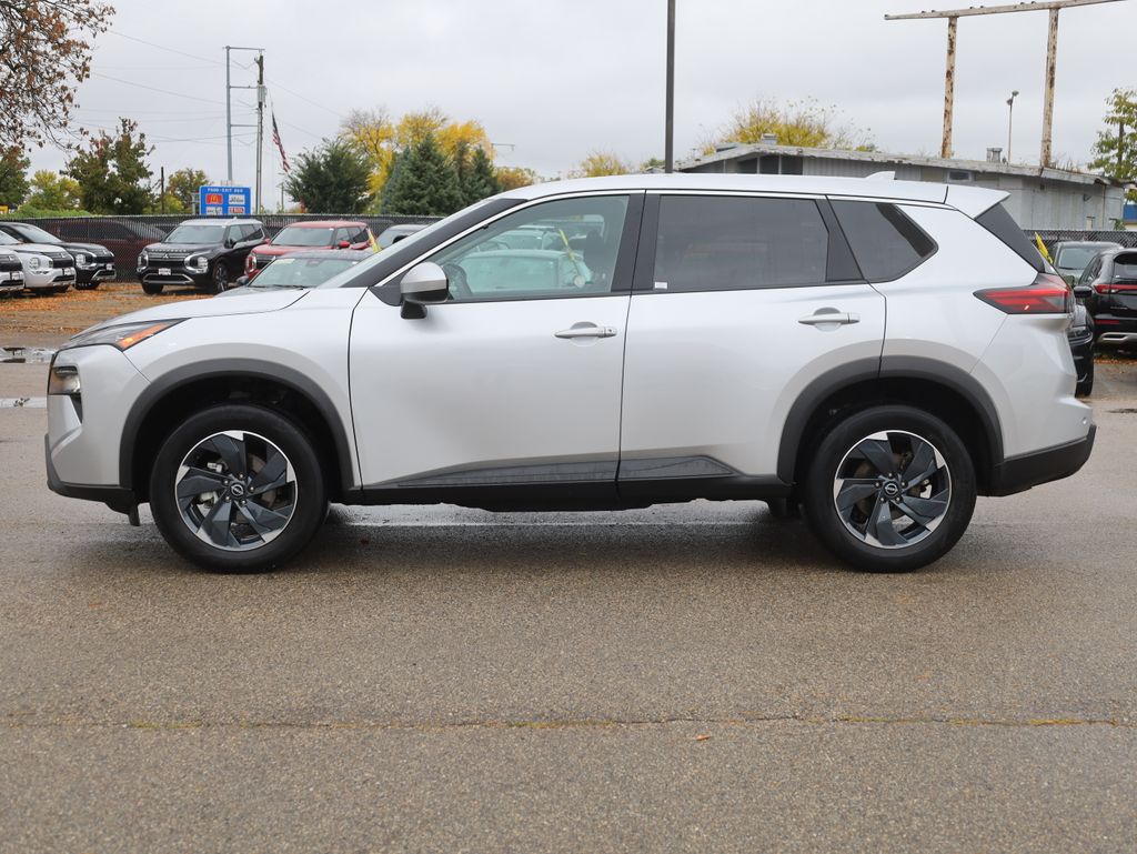 2024 Nissan Rogue SV Image 8 of 39